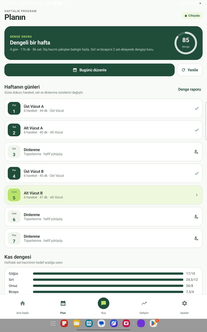 Weekly plan screen with balance score and training days